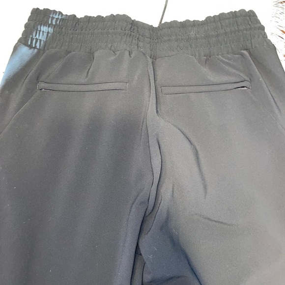 Woman’s size 6 athleta black METROPOLIS STRAIGHT LEG PANT - Picture 5 of 6